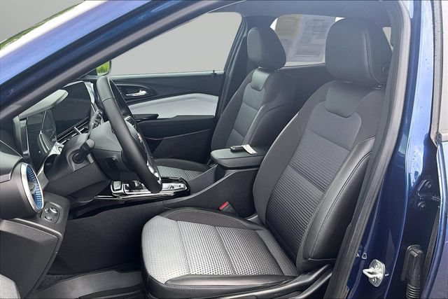 Used 2024 Chevrolet Trax LT w/ Driver Confidence Package FWD image 24