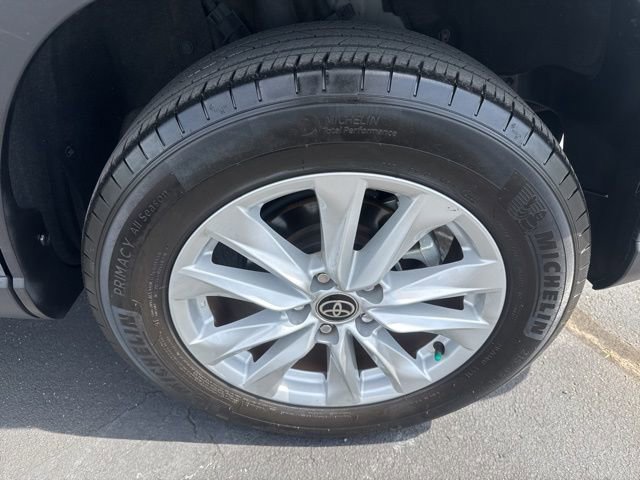 Used 2022 Toyota Corolla Cross LE w/ Moonroof Package image 11