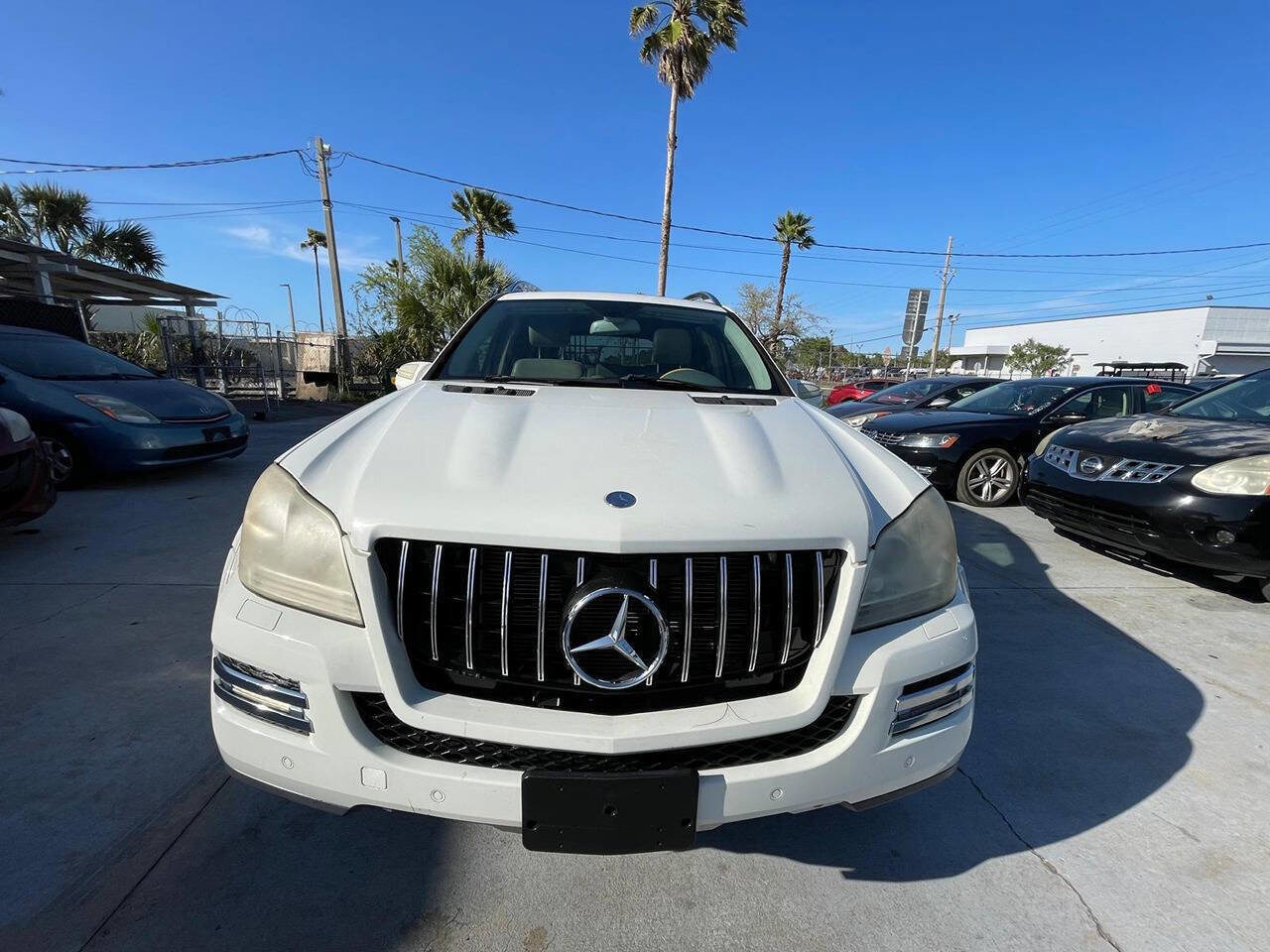 Used 2010 Mercedes-Benz GL 550 4MATIC image 1