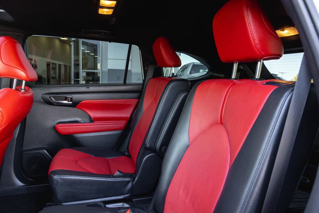 Certified 2024 Toyota Highlander XSE image 26