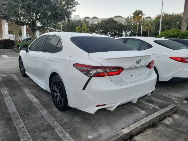 Used 2023 Toyota Camry SE FWD image 3