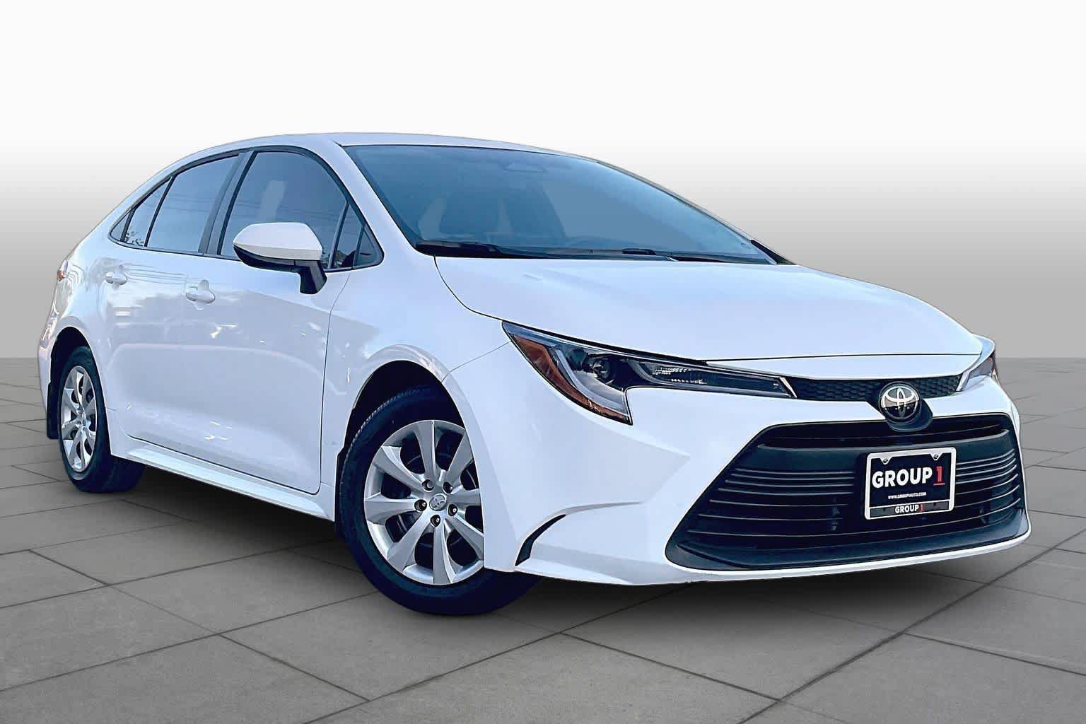 Used 2026 Toyota Corolla LE FWD image 3
