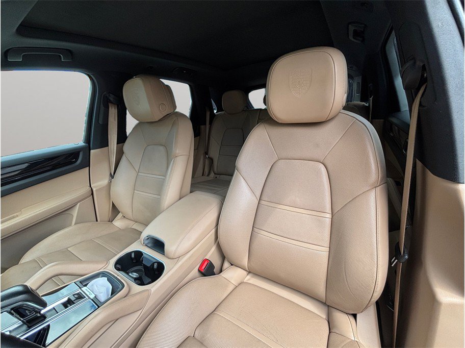 Used 2023 Porsche Cayenne S Platinum w/ Premium Package Plus AWD/4WD image 19