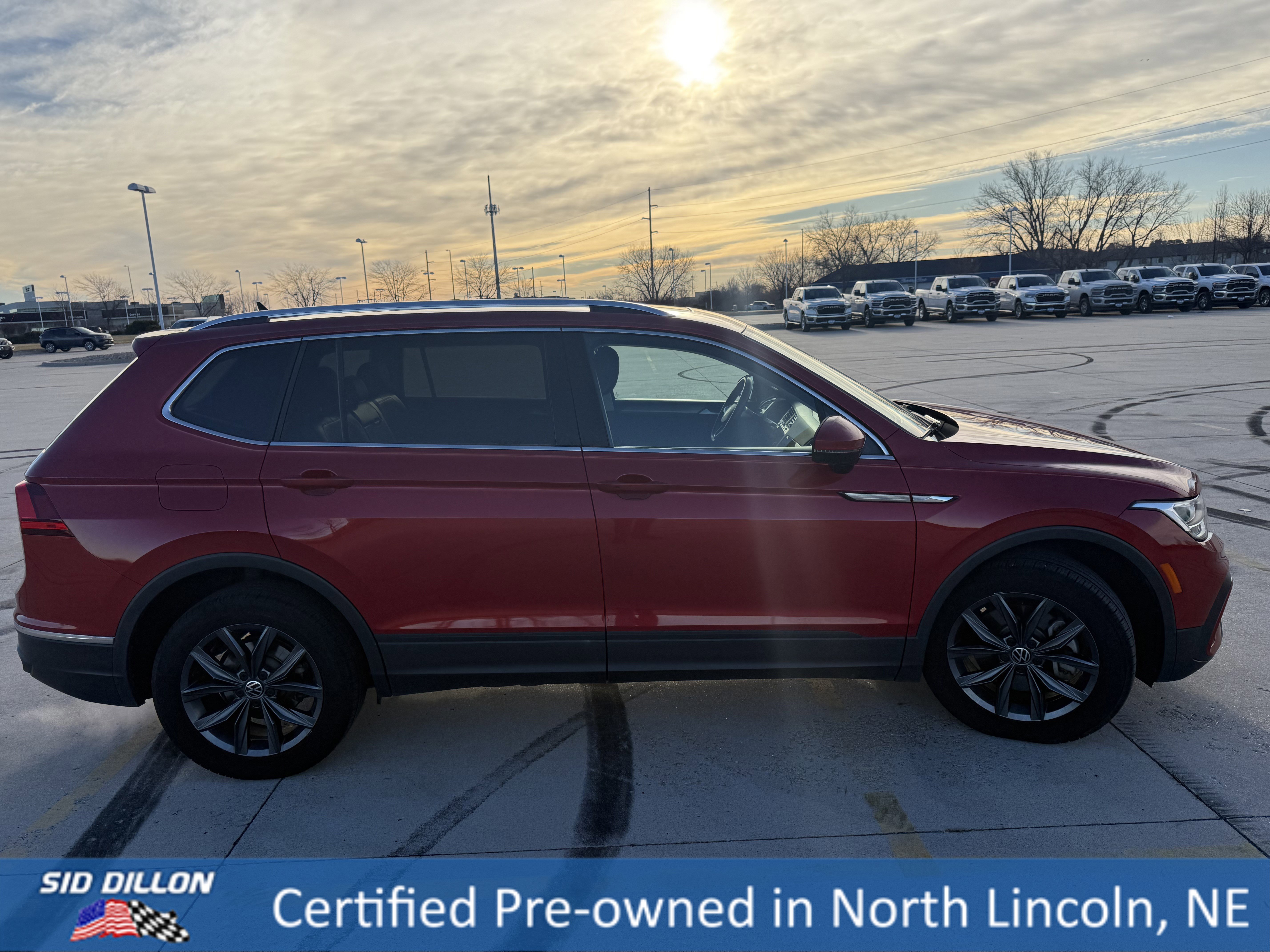 Used 2022 Volkswagen Tiguan SE image 3