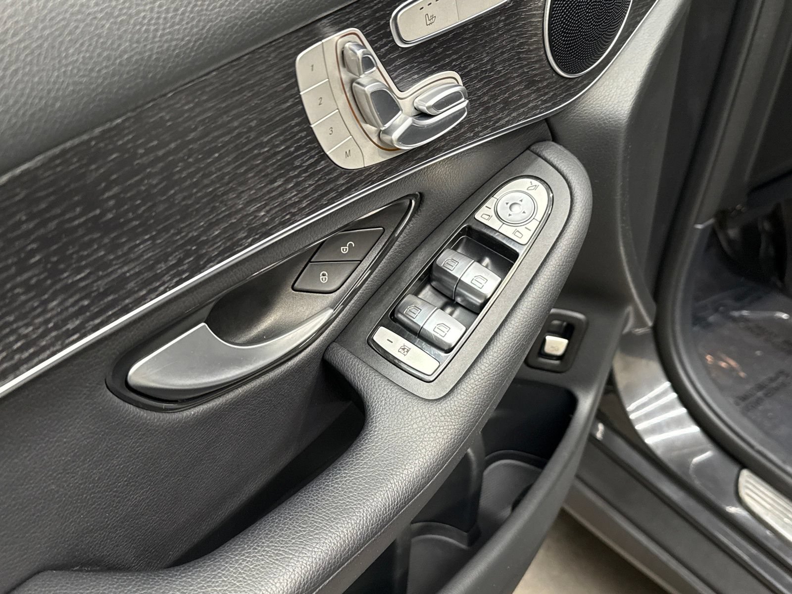 Used 2022 Mercedes-Benz GLC 300 4MATIC image 12