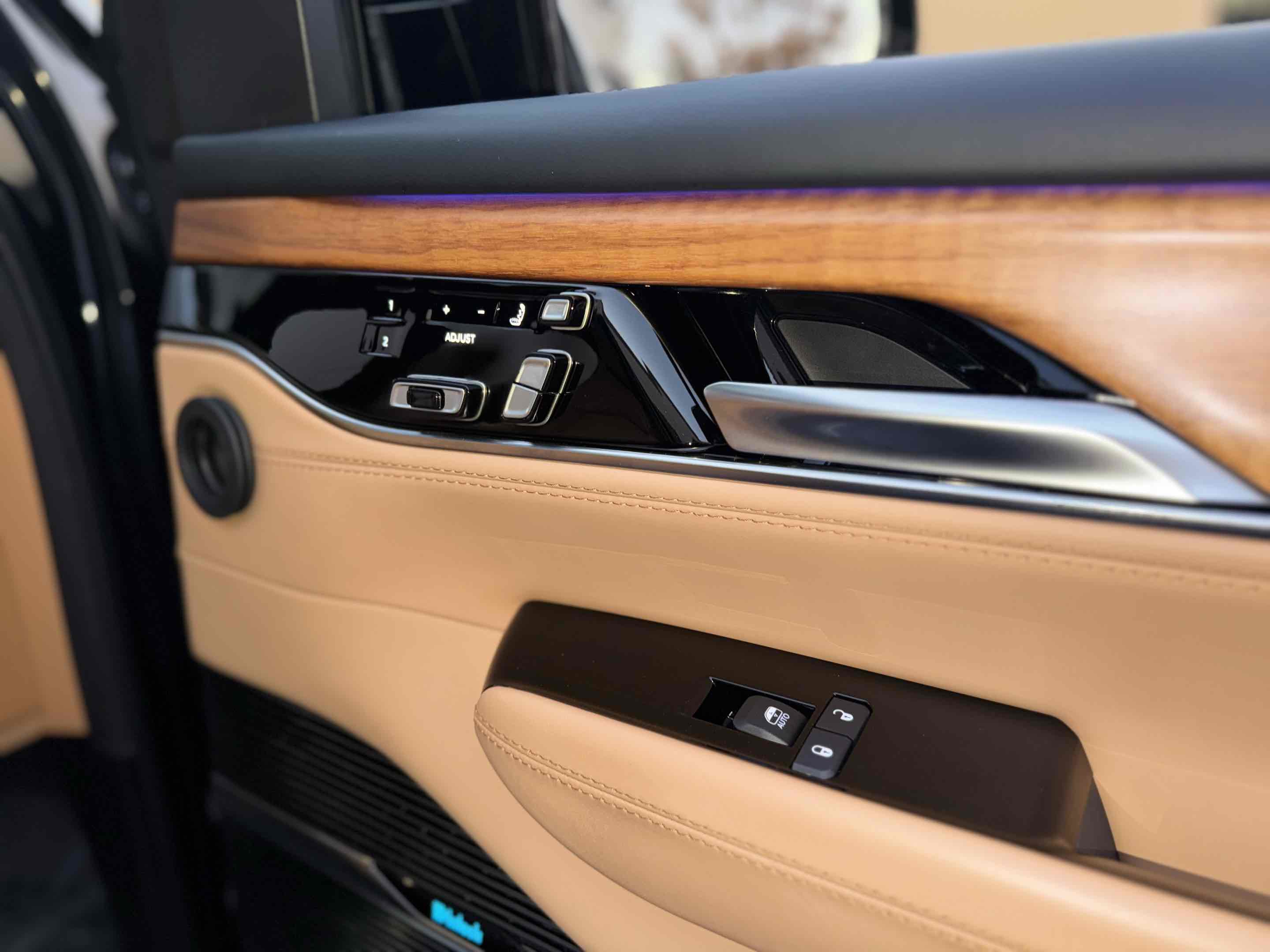 Used 2023 Jeep Grand Wagoneer L Series III image 89