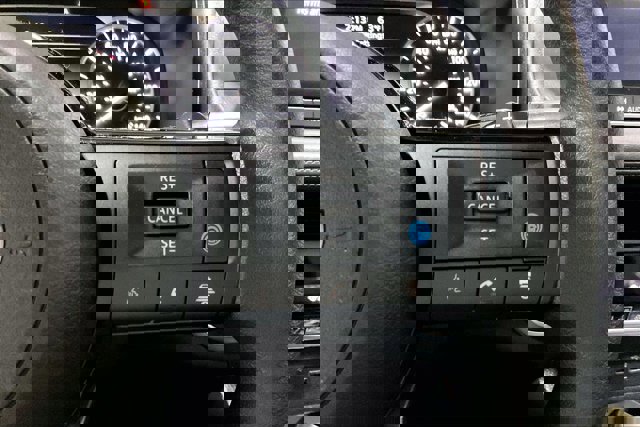 Used 2023 Nissan Rogue SV image 19