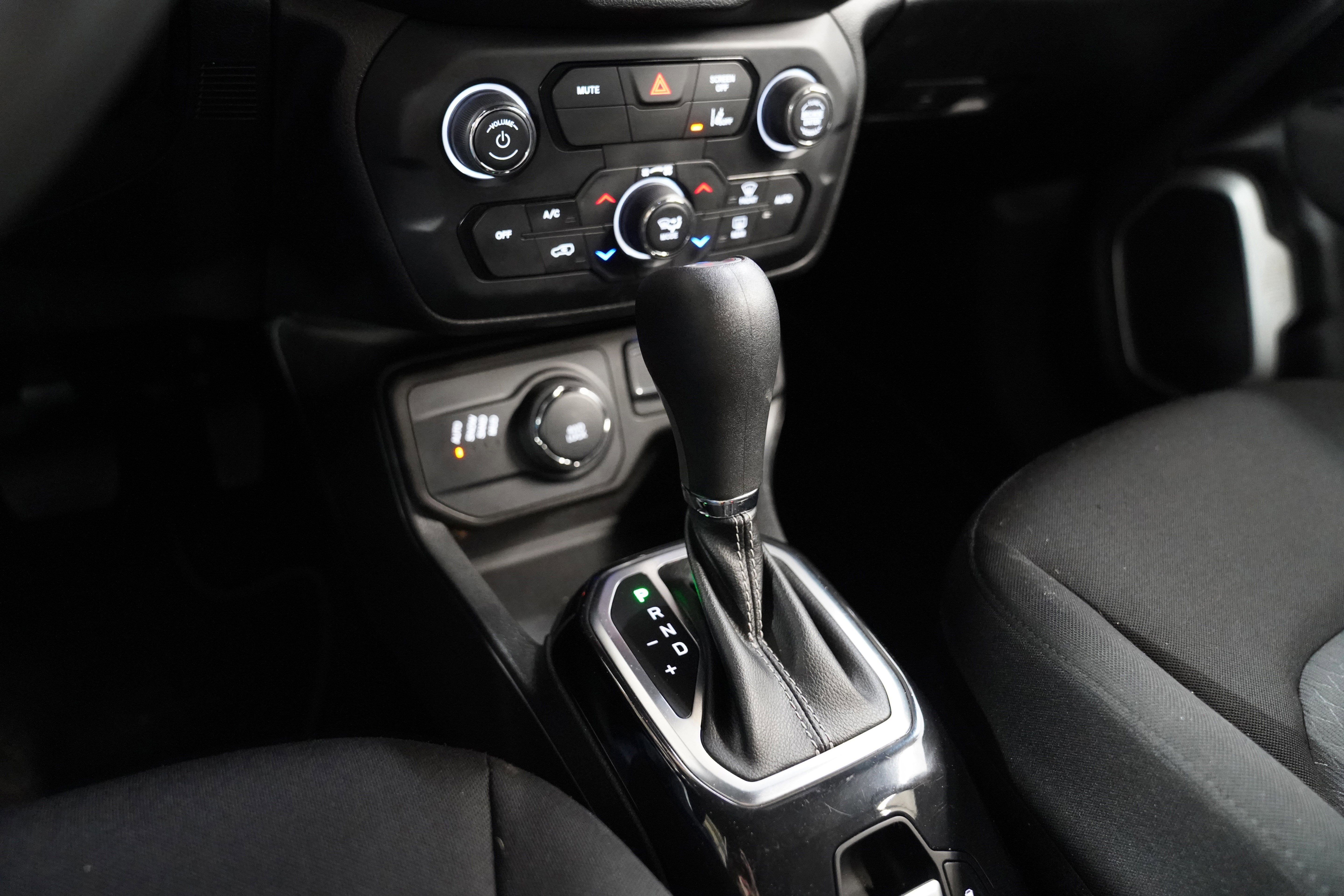 Used 2021 Jeep Renegade Latitude image 28