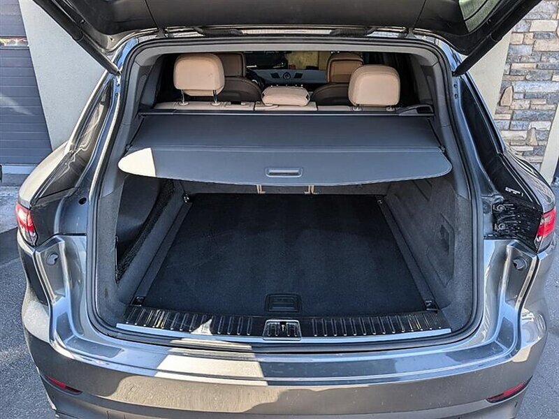 Used 2023 Porsche Cayenne w/ Premium Package AWD/4WD image 32