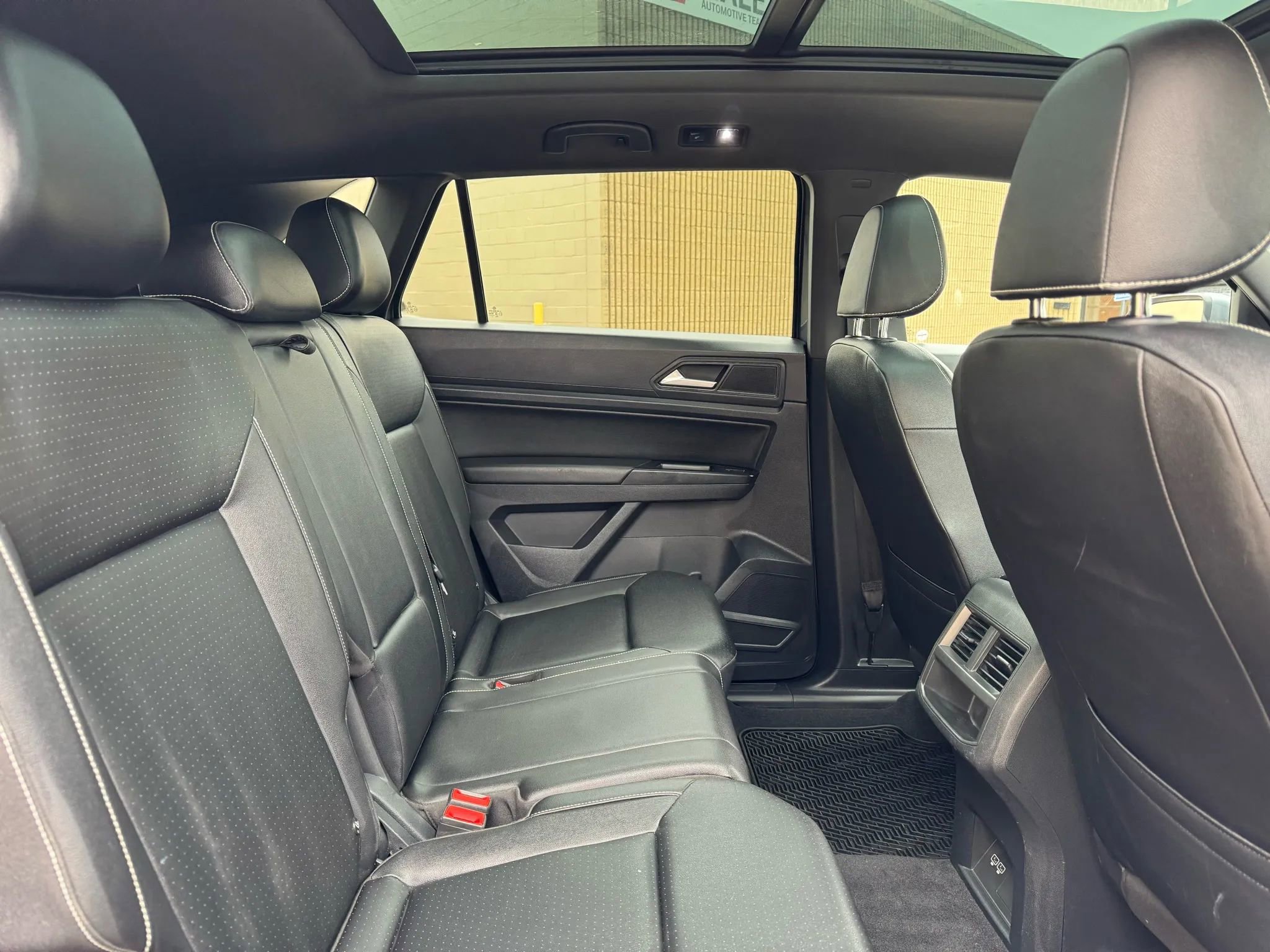 Used 2020 Volkswagen Atlas Cross Sport SE w/ Panoramic Sunroof Package image 29