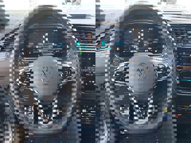 Certified 2022 Volkswagen Tiguan SE R-Line image 21