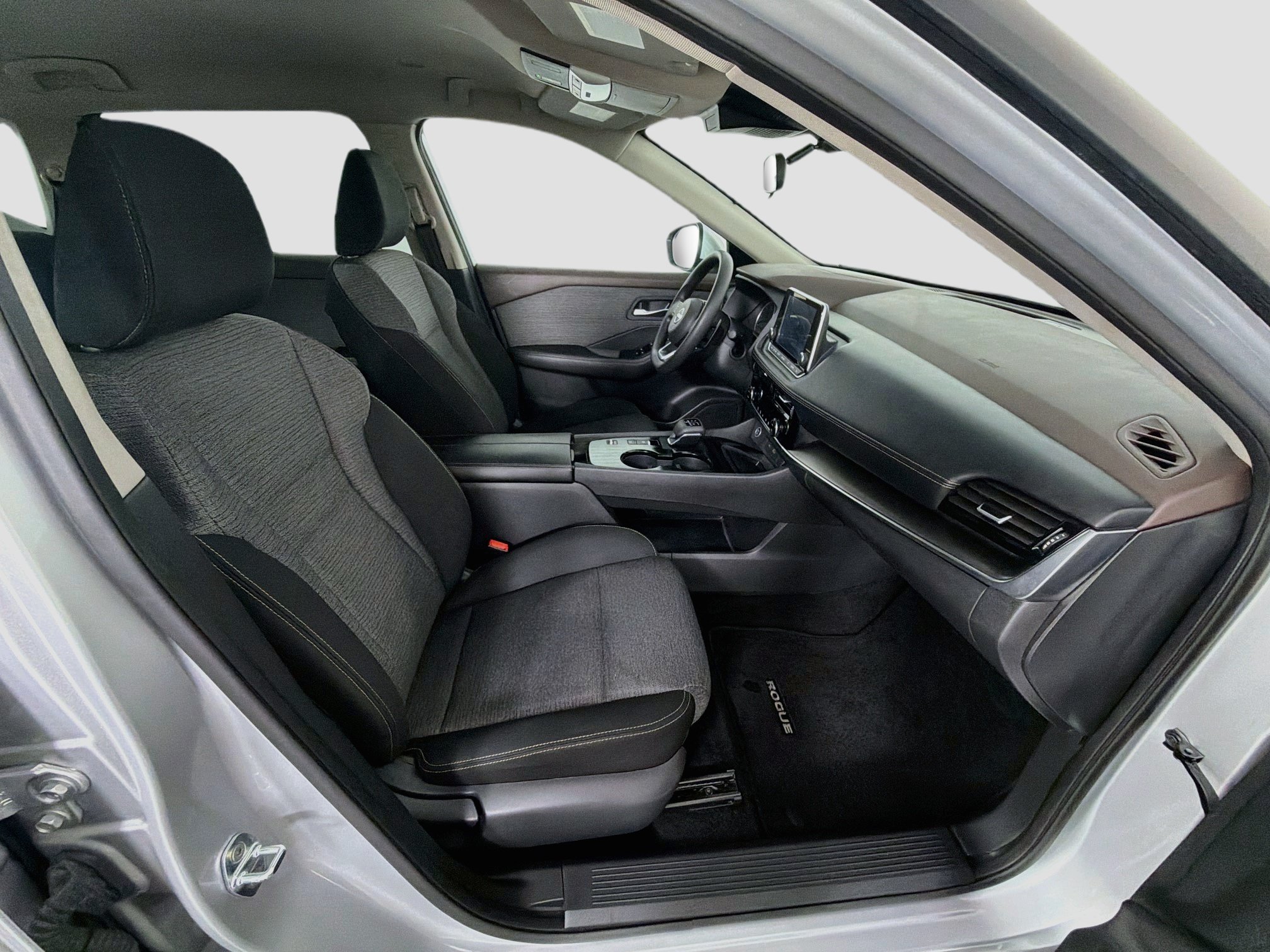 Used 2022 Nissan Rogue SV FWD image 32