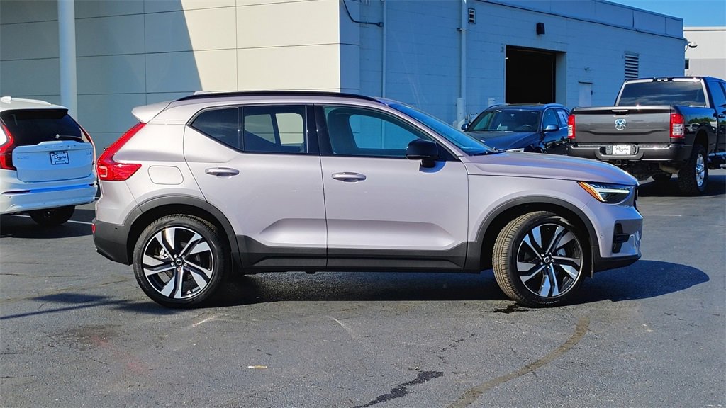 New 2026 Volvo XC40 B5 Ultra w/ Climate Package image 2