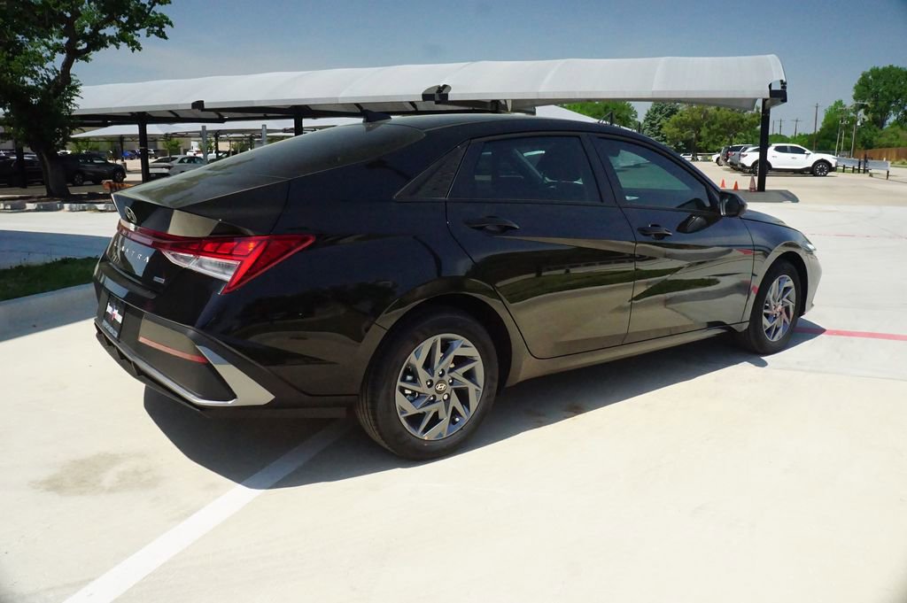 New 2025 Hyundai Elantra Blue image 8