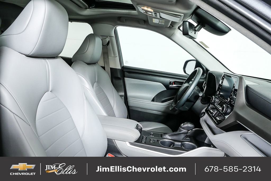 Used 2020 Toyota Highlander XLE image 22