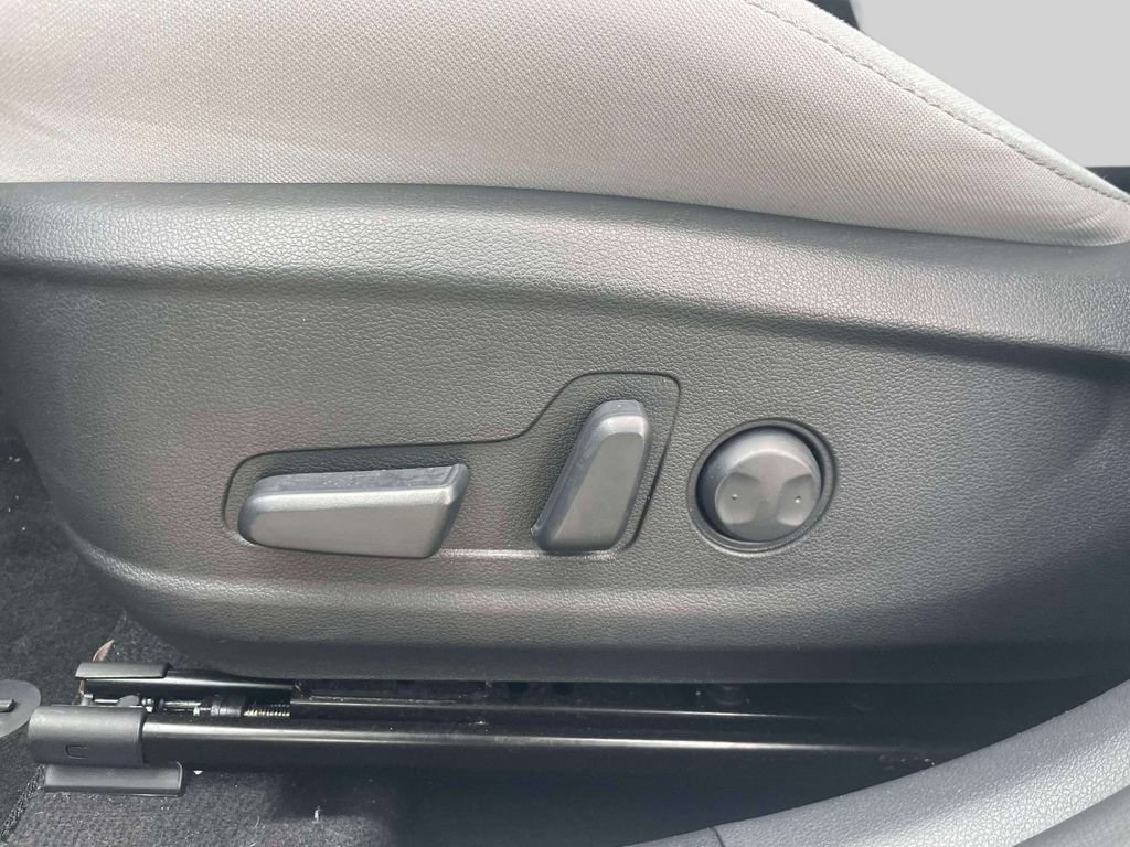 Certified 2023 Hyundai Kona SEL AWD/4WD image 18