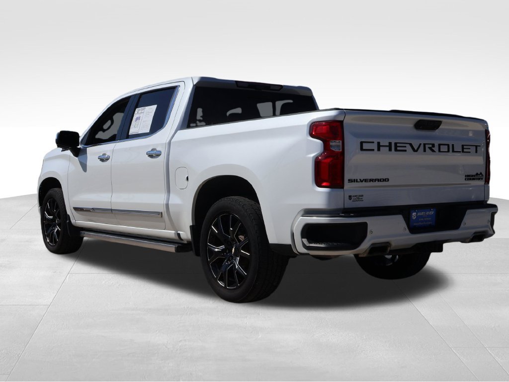 Used 2022 Chevrolet Silverado 1500 High Country w/ Technology Package AWD/4WD image 3