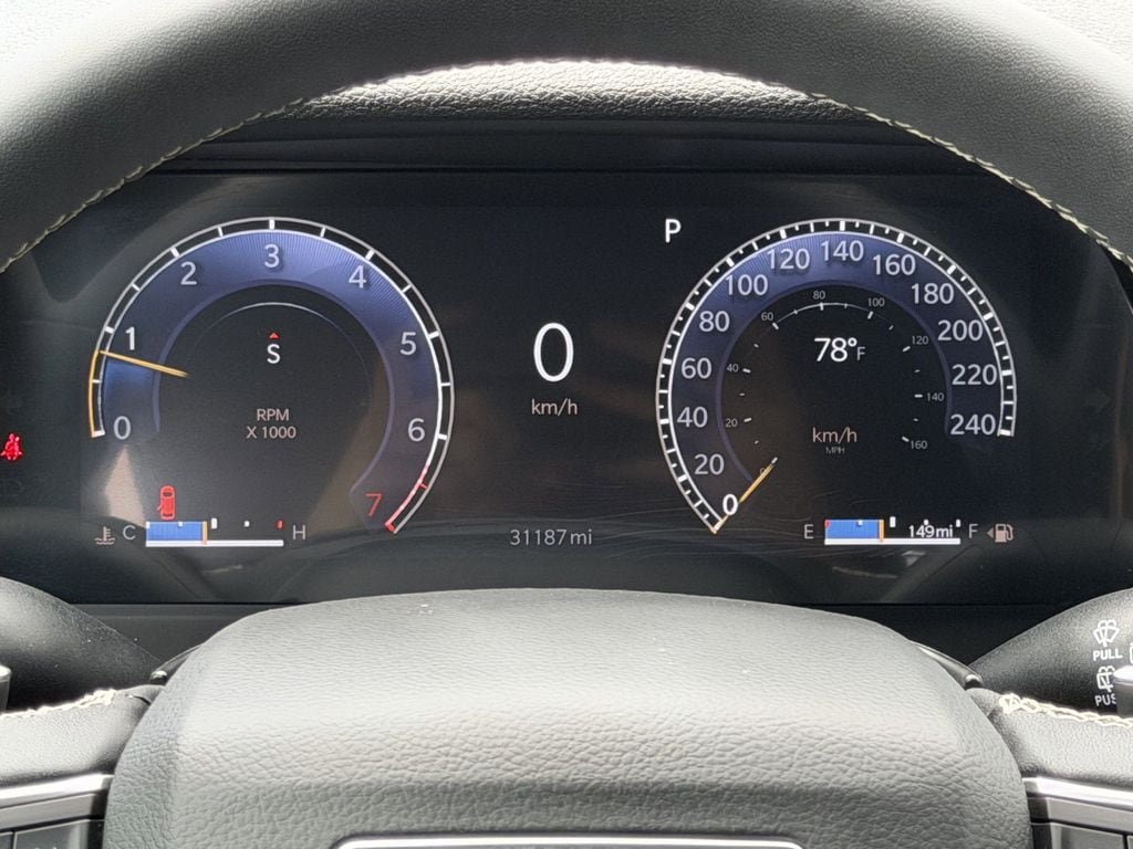 Used 2025 Jeep Grand Cherokee Altitude AWD/4WD image 16