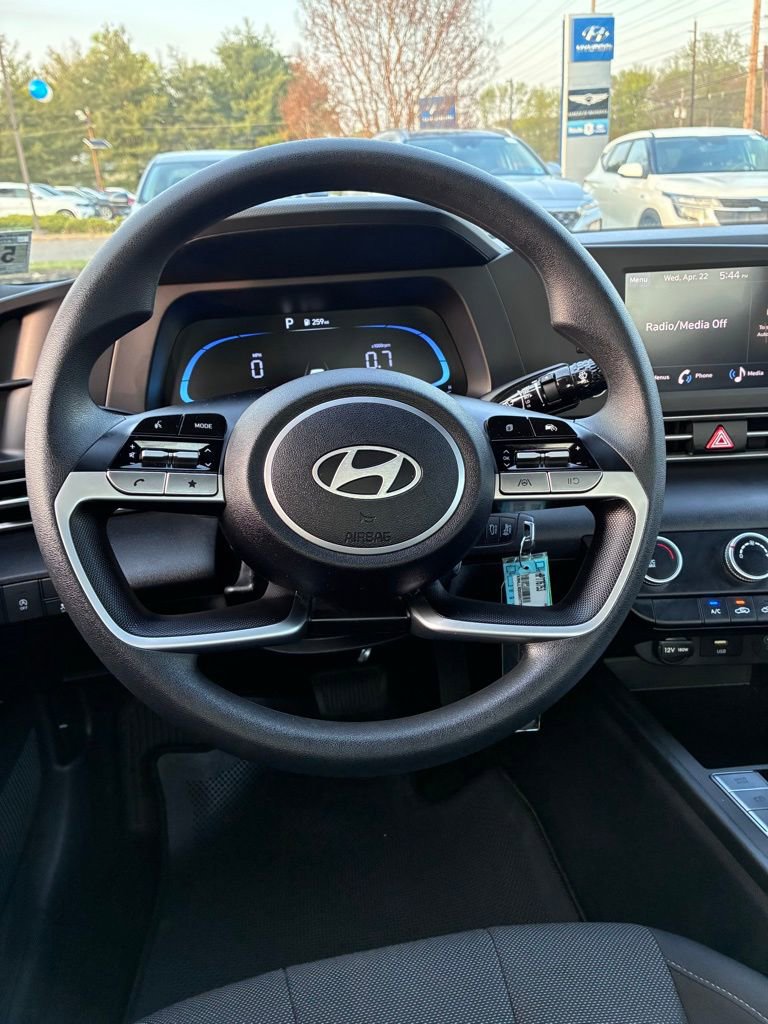 Used 2024 Hyundai Elantra SE FWD image 24