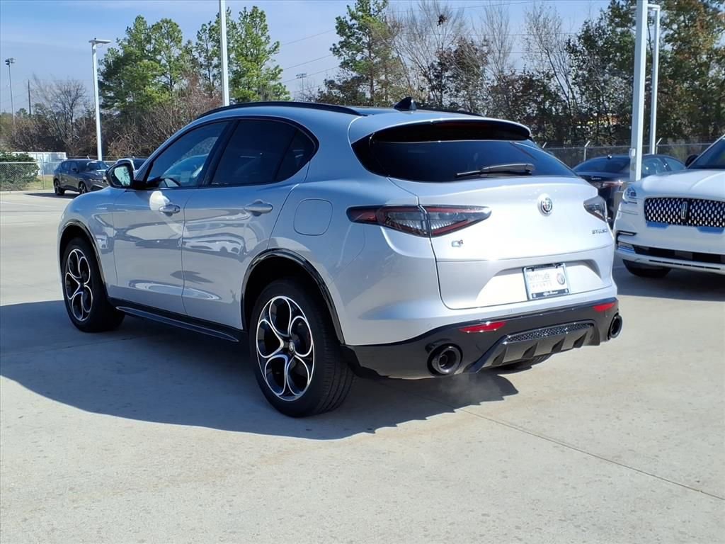 New 2025 Alfa Romeo Stelvio Sprint w/ Veloce Package AWD/4WD image 9