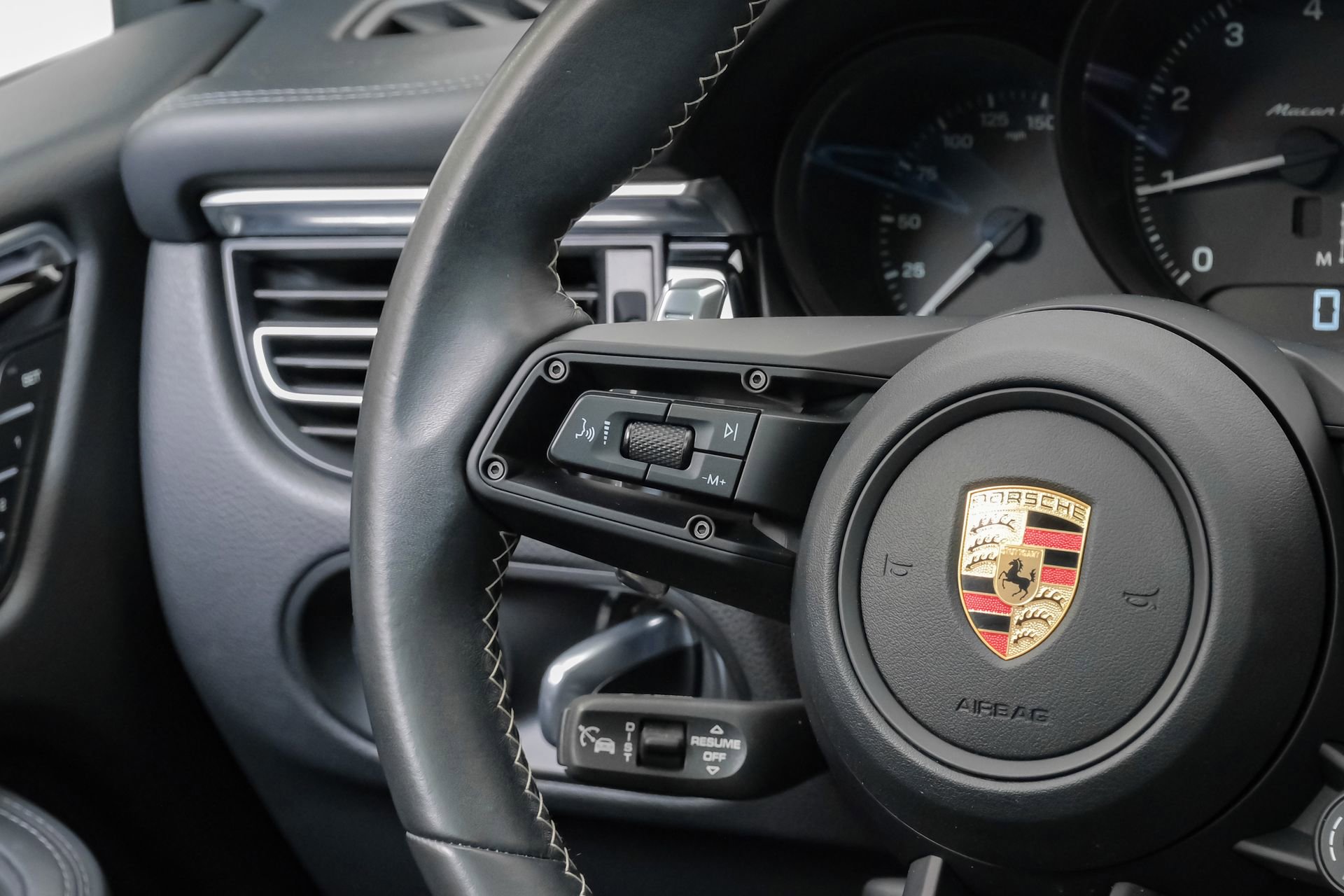 Used 2023 Porsche Macan Turbo AWD/4WD image 21