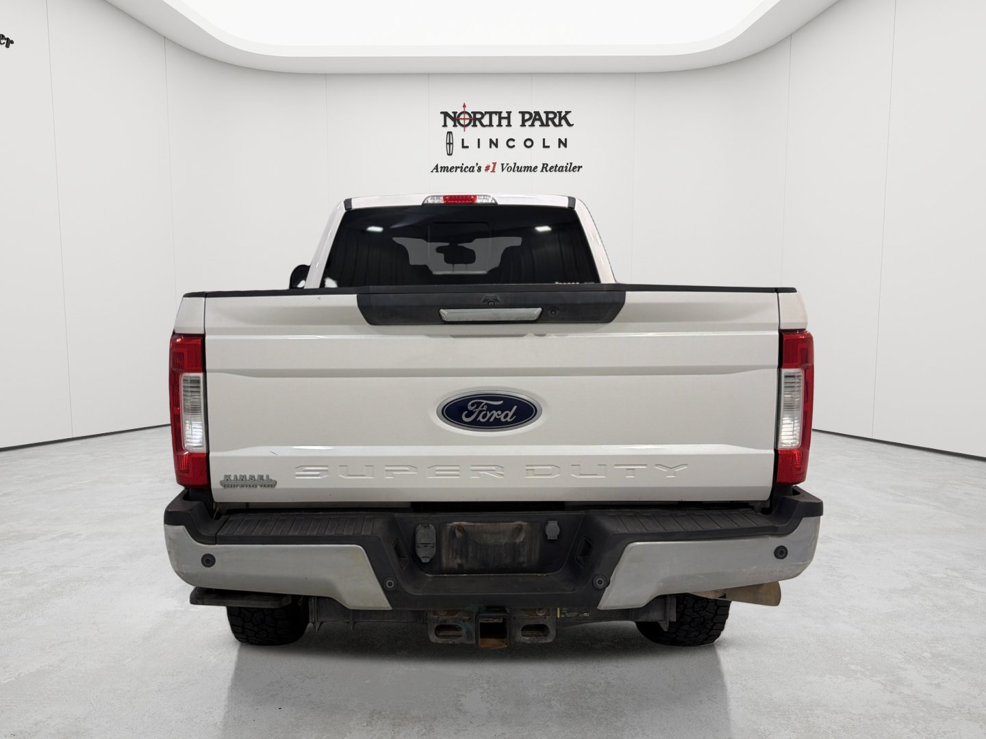 Used 2017 Ford F350 Lariat w/ Lariat Value Package AWD/4WD image 4