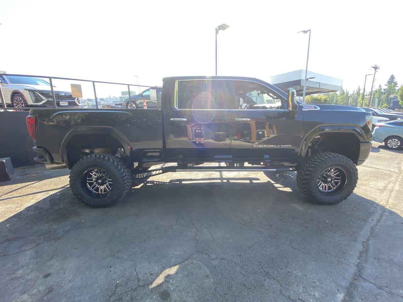 Used 2020 GMC Sierra 2500 Denali w/ Denali Ultimate Package AWD/4WD image 7