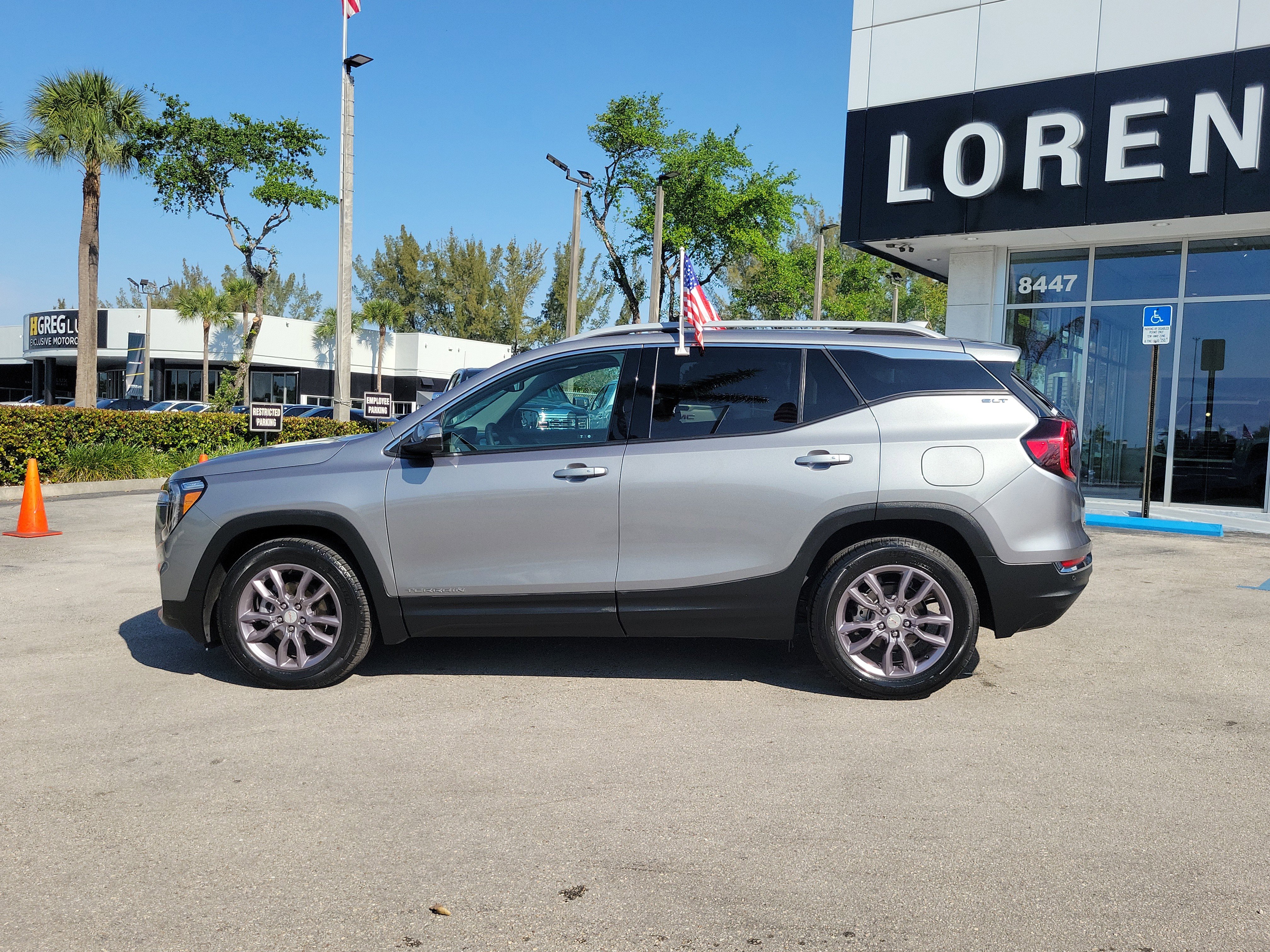 Used 2023 GMC Terrain SLT image 8