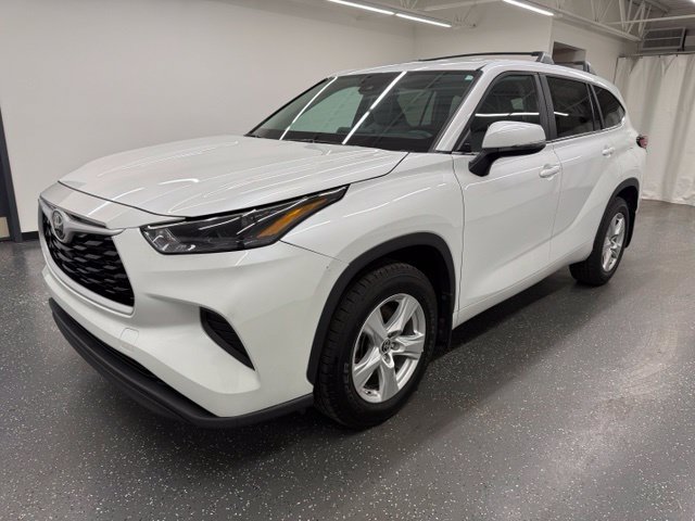 Used 2023 Toyota Highlander L FWD image 5