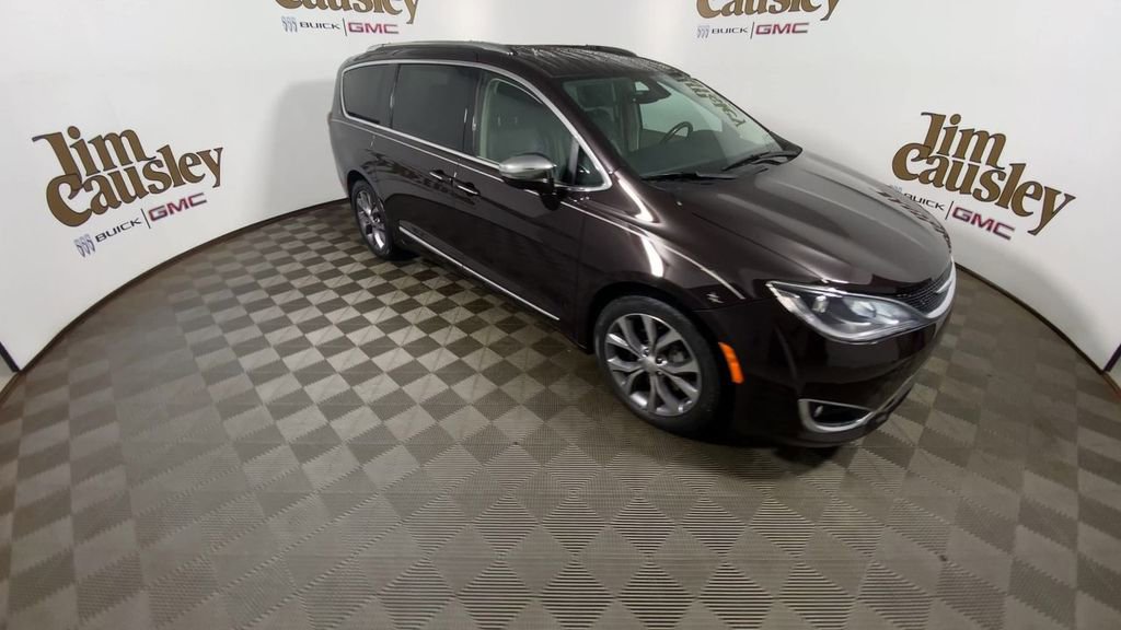 Used 2019 Chrysler Pacifica Limited image 2
