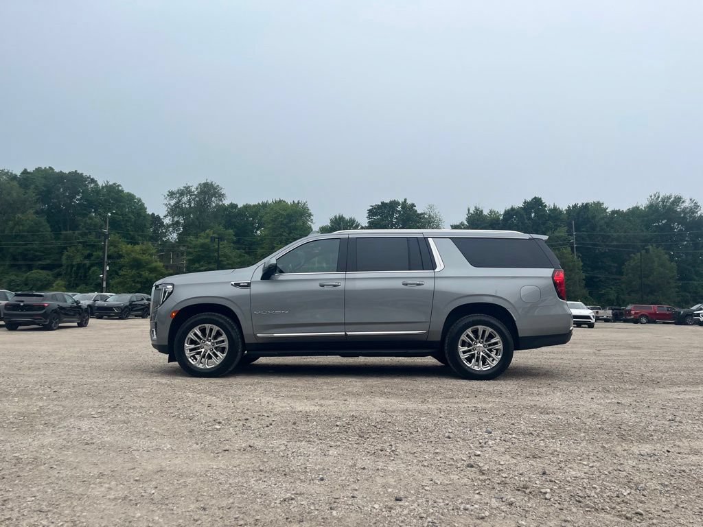 Used 2023 GMC Yukon XL SLT w/ SLT Premium Package AWD/4WD image 16