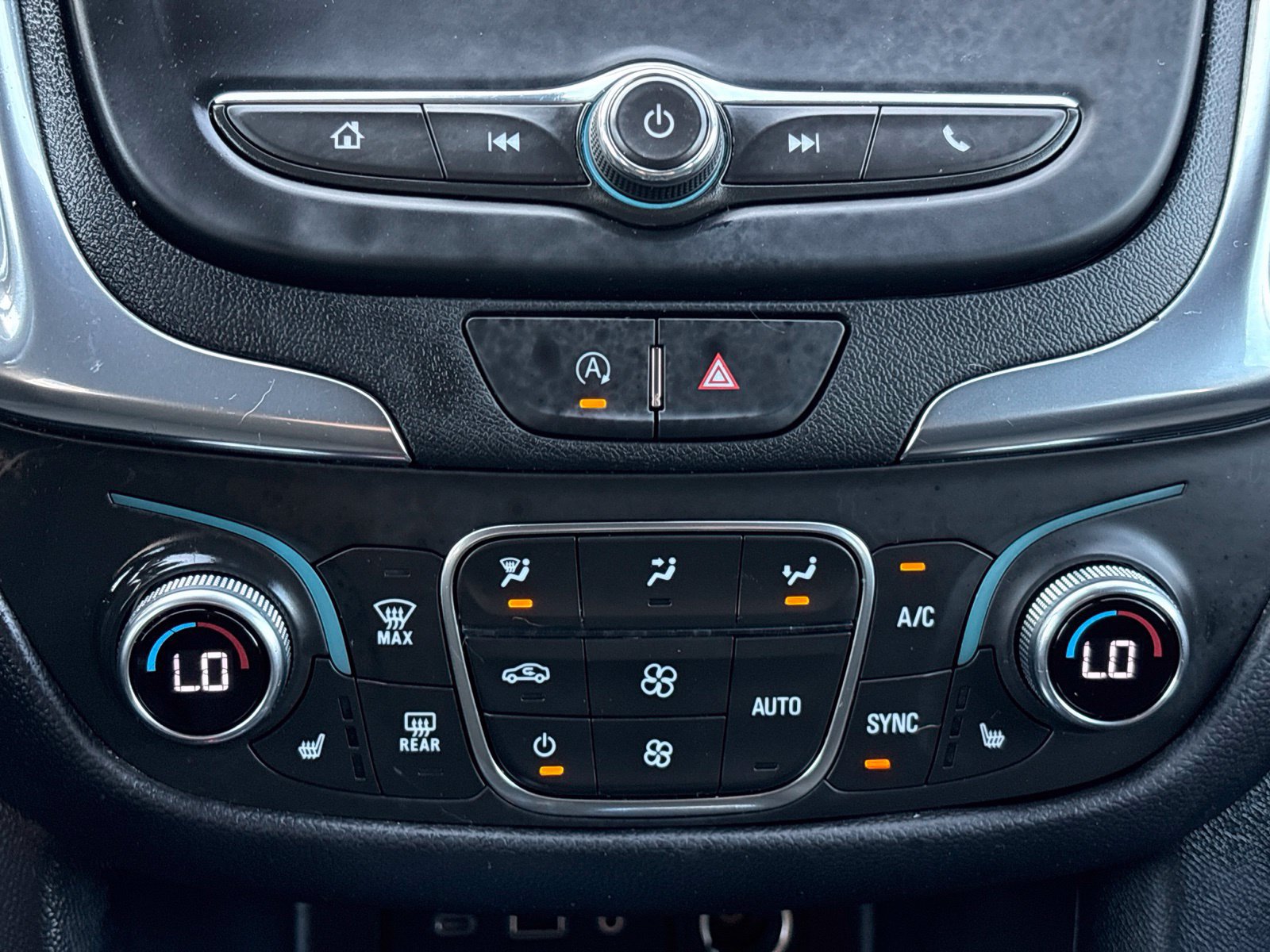 Used 2023 Chevrolet Equinox LT FWD image 24