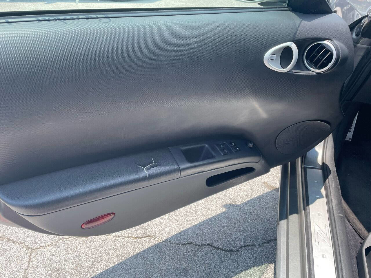 Used 2004 Nissan 350Z Enthusiast w/ Aerodynamics Pkg image 12