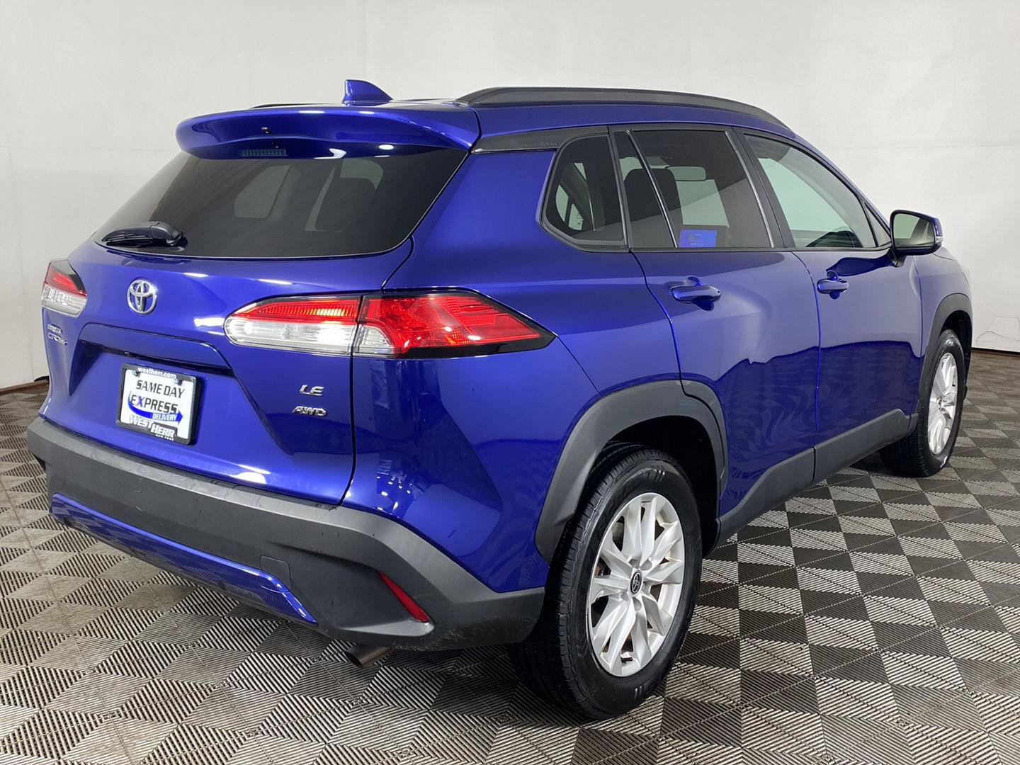 Used 2024 Toyota Corolla Cross LE AWD/4WD image 6
