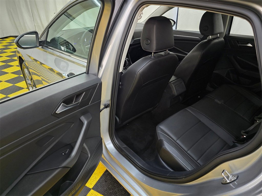 Used 2023 Volkswagen Jetta SE w/ Panoramic Sunroof Package image 15