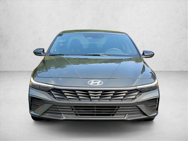 Used 2025 Hyundai Elantra SEL FWD image 2