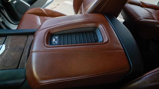 Used 2019 Cadillac Escalade ESV Premium Luxury RWD image 55
