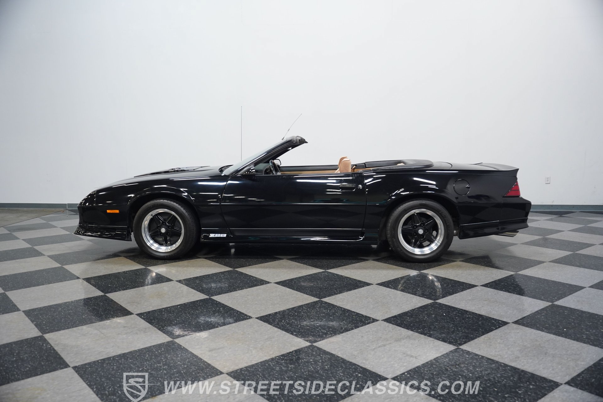 Used 1991 Chevrolet Camaro Z28 RWD image 2