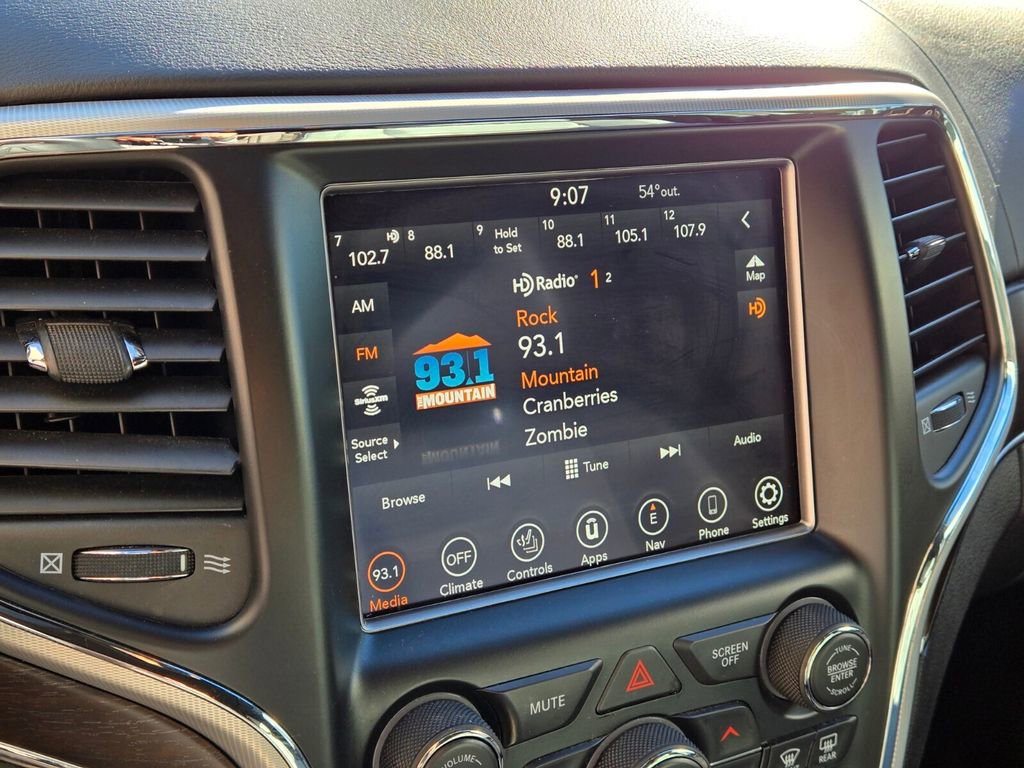 Used 2018 Jeep Grand Cherokee Limited image 25