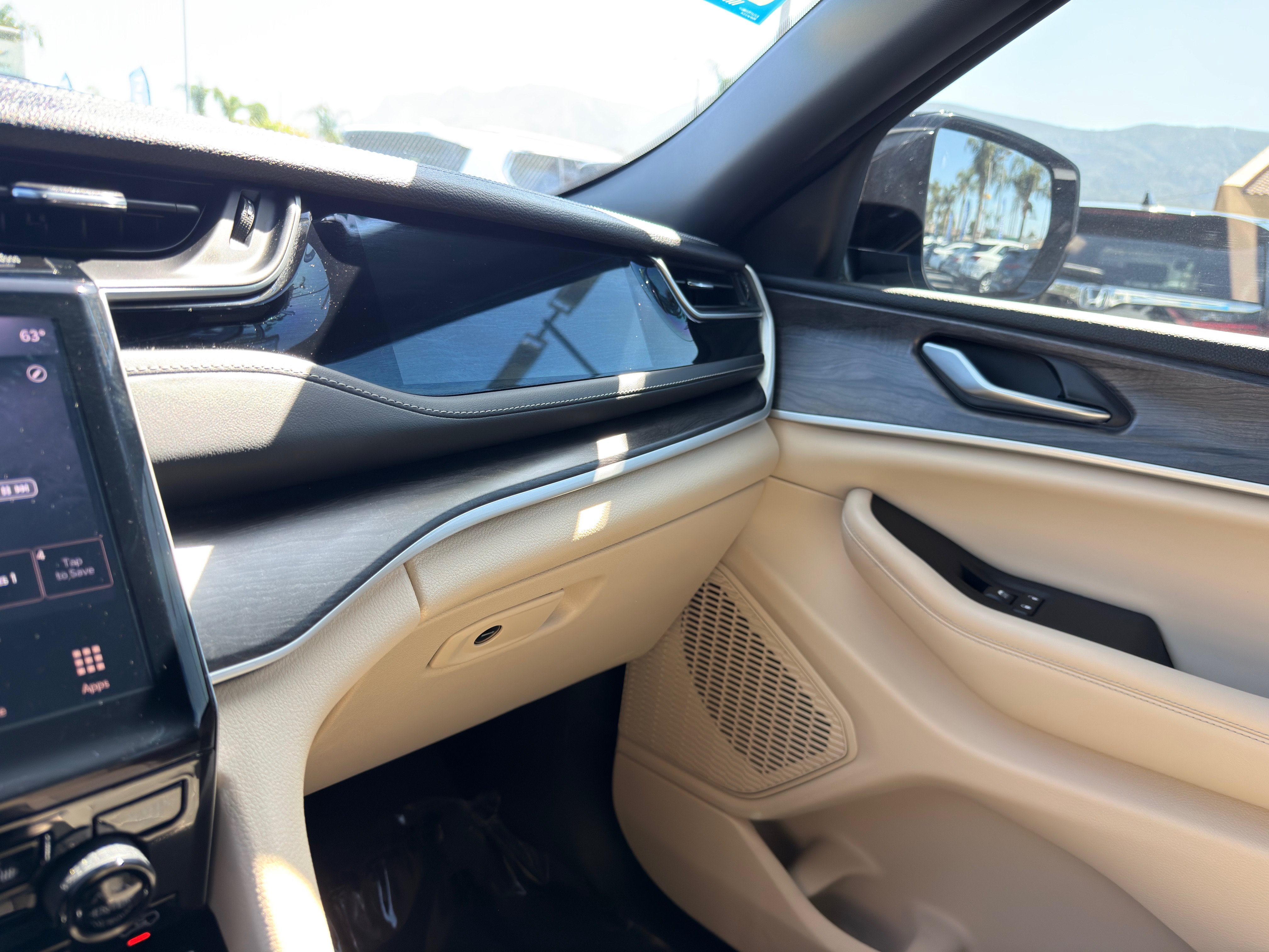 Used 2023 Jeep Grand Cherokee Limited AWD/4WD image 36
