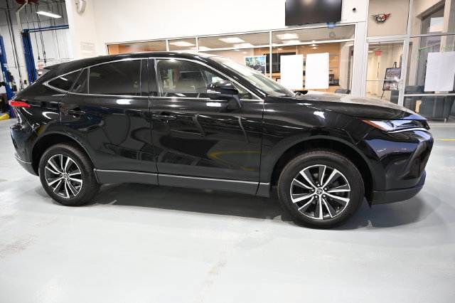 Used 2023 Toyota Venza LE AWD/4WD image 4