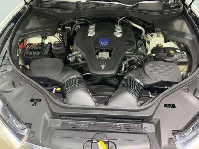 Used 2017 Maserati Levante S image 44
