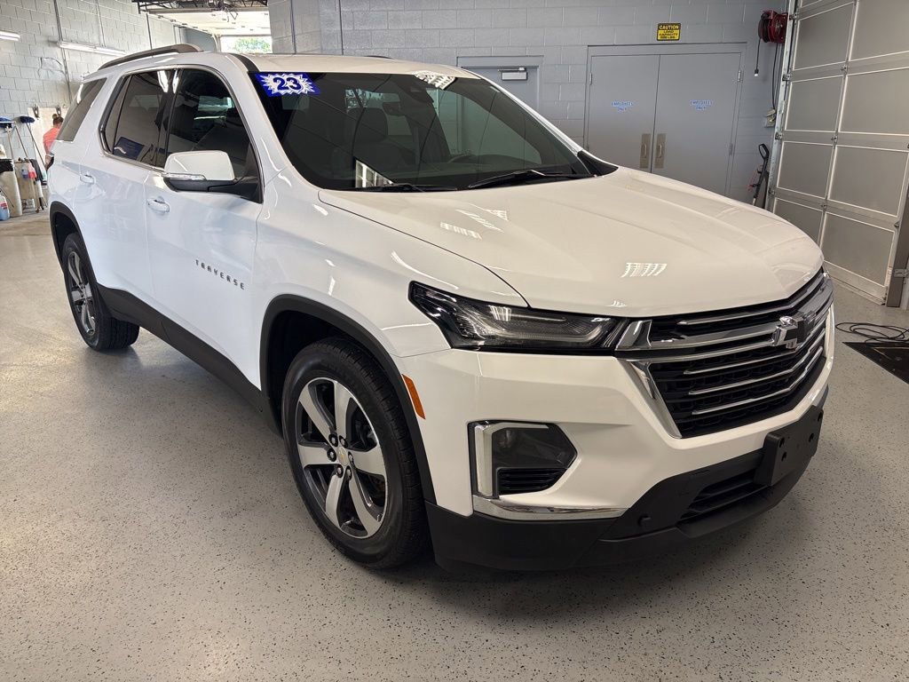Used 2023 Chevrolet Traverse LT AWD/4WD image 1