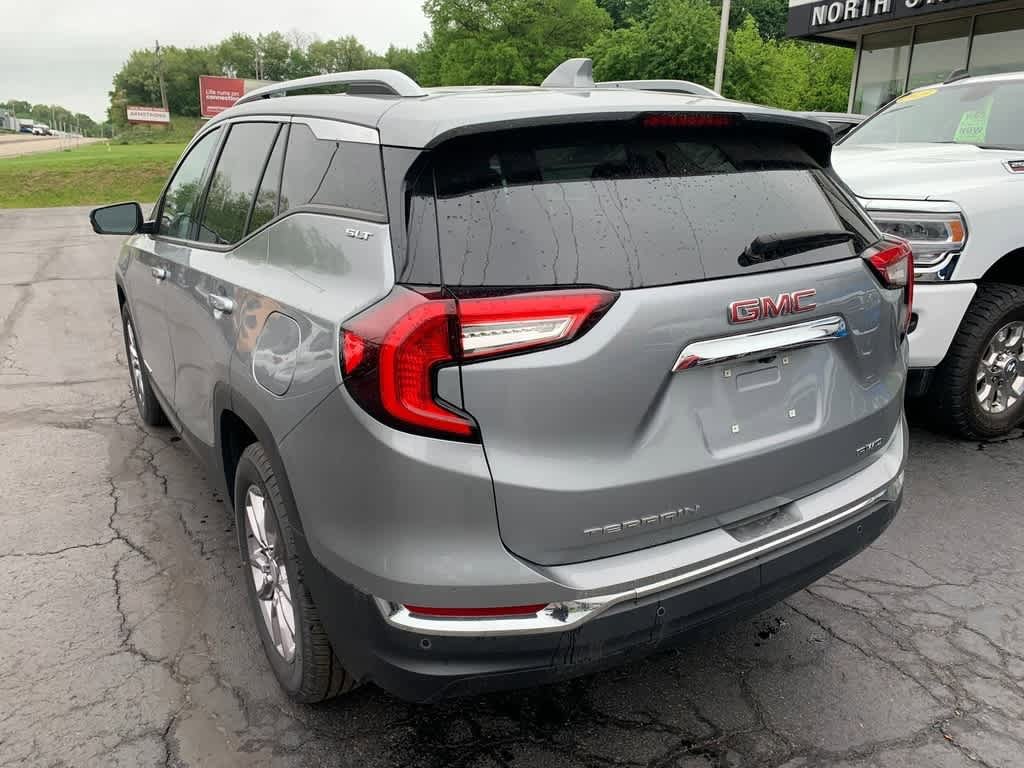 Used 2024 GMC Terrain SLT w/ Infotainment Package II AWD/4WD image 3