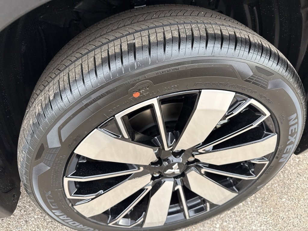 New 2025 Mitsubishi Outlander SE image 12