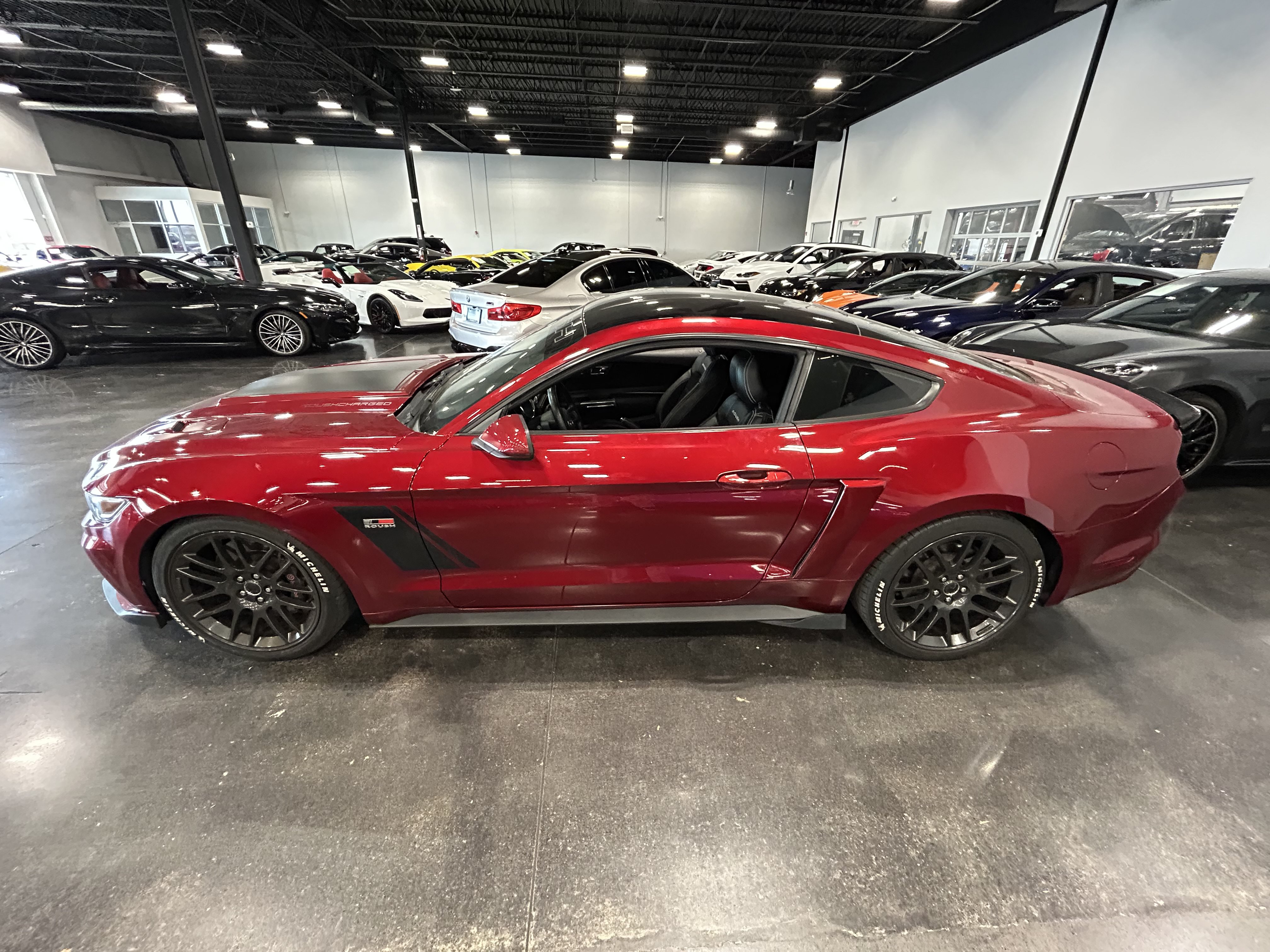 Used 2017 Ford Mustang GT w/ GT Performance Package RWD image 5
