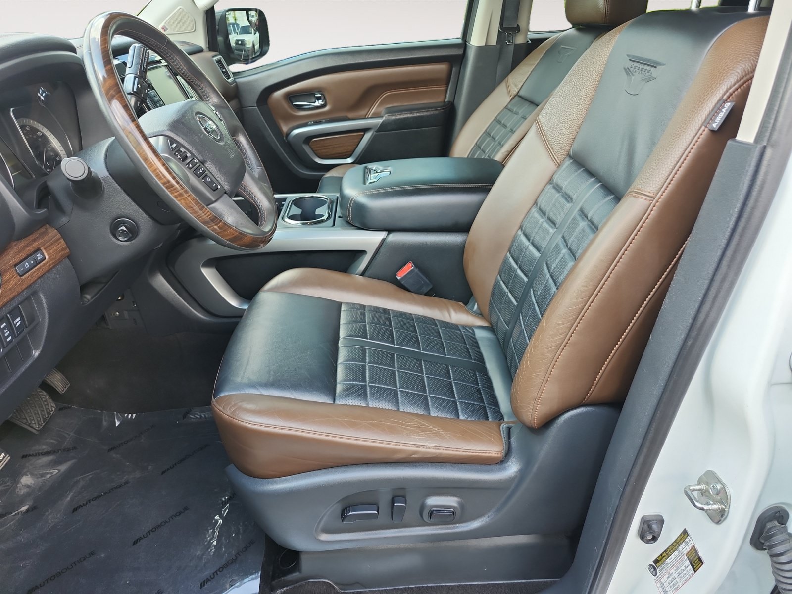 Used 2018 Nissan Titan Platinum Reserve w/ Platinum Utility Package AWD/4WD image 9