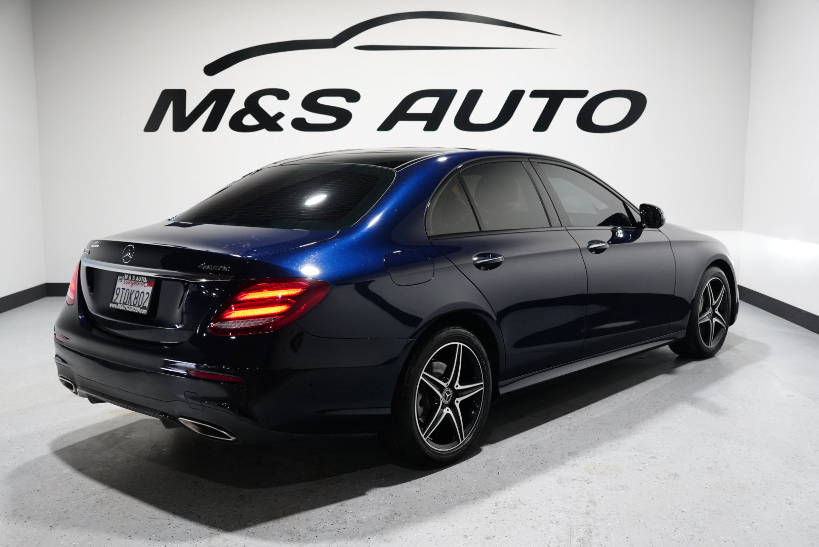 Used 2018 Mercedes-Benz E 300 4MATIC w/ Premium 1 Package image 4