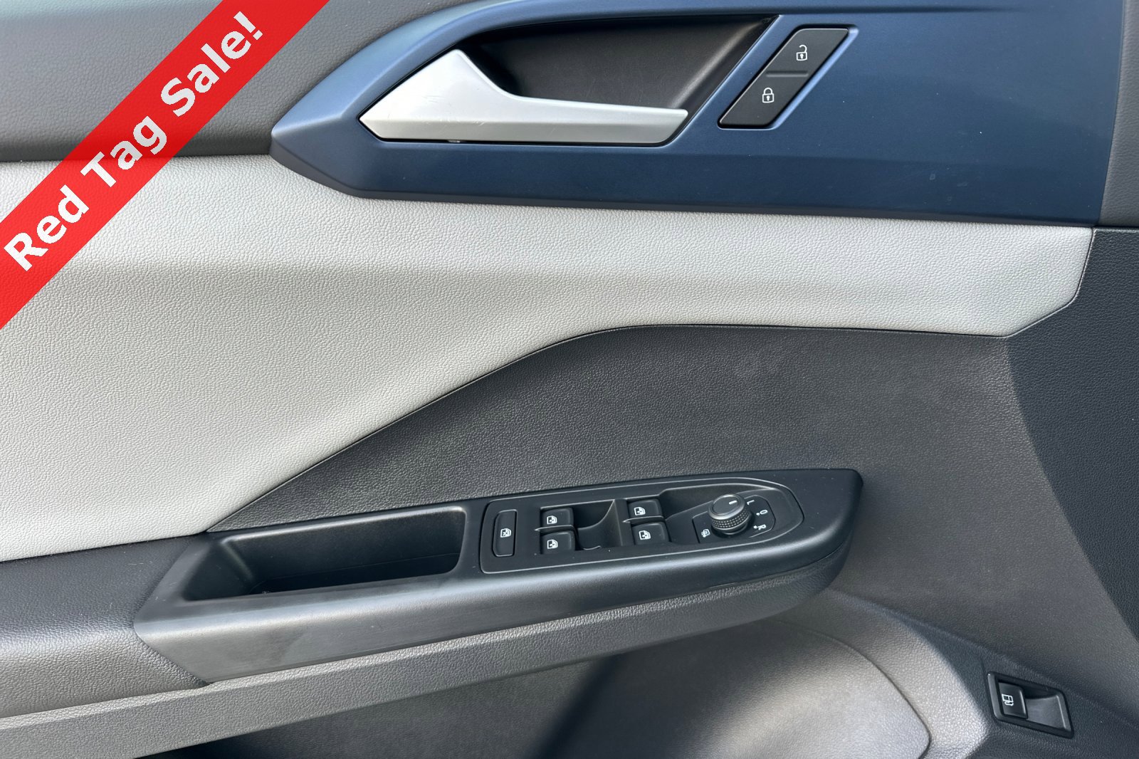 Certified 2022 Volkswagen Taos SE w/ Panoramic Sunroof Package image 12