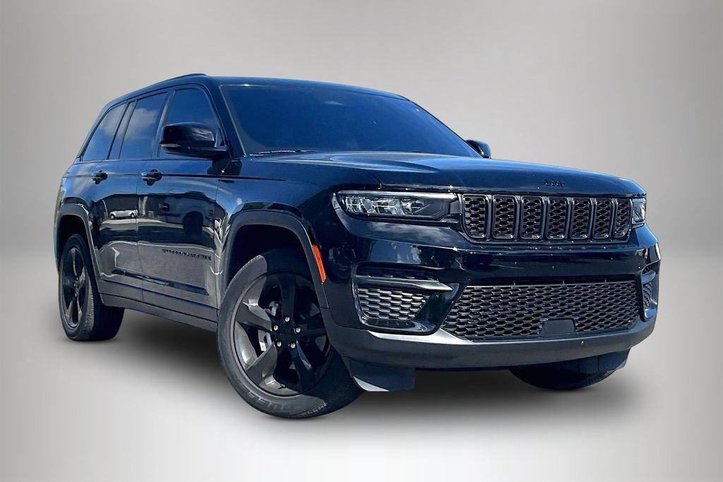 Used 2022 Jeep Grand Cherokee Altitude RWD image 1